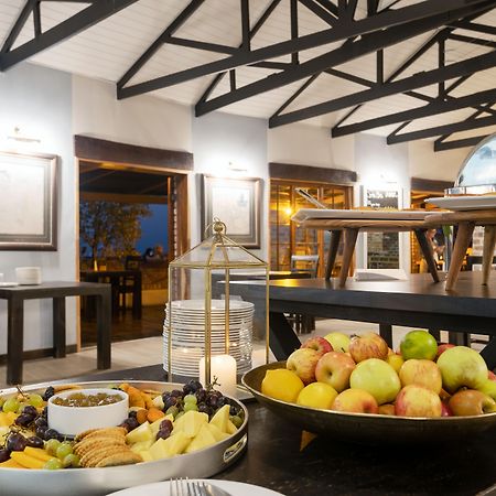 Gondwana Etosha Safari Lodge Okaukuejo Exteriör bild