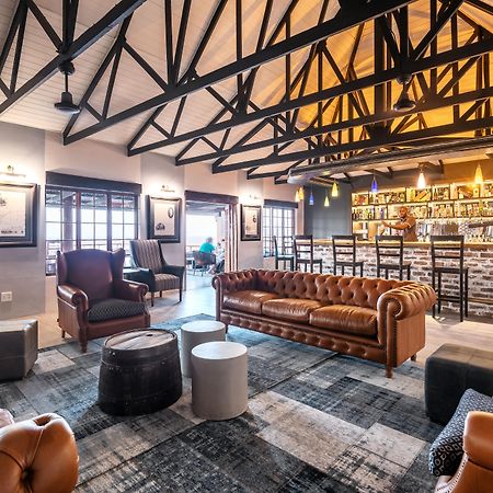 Gondwana Etosha Safari Lodge Okaukuejo Exteriör bild