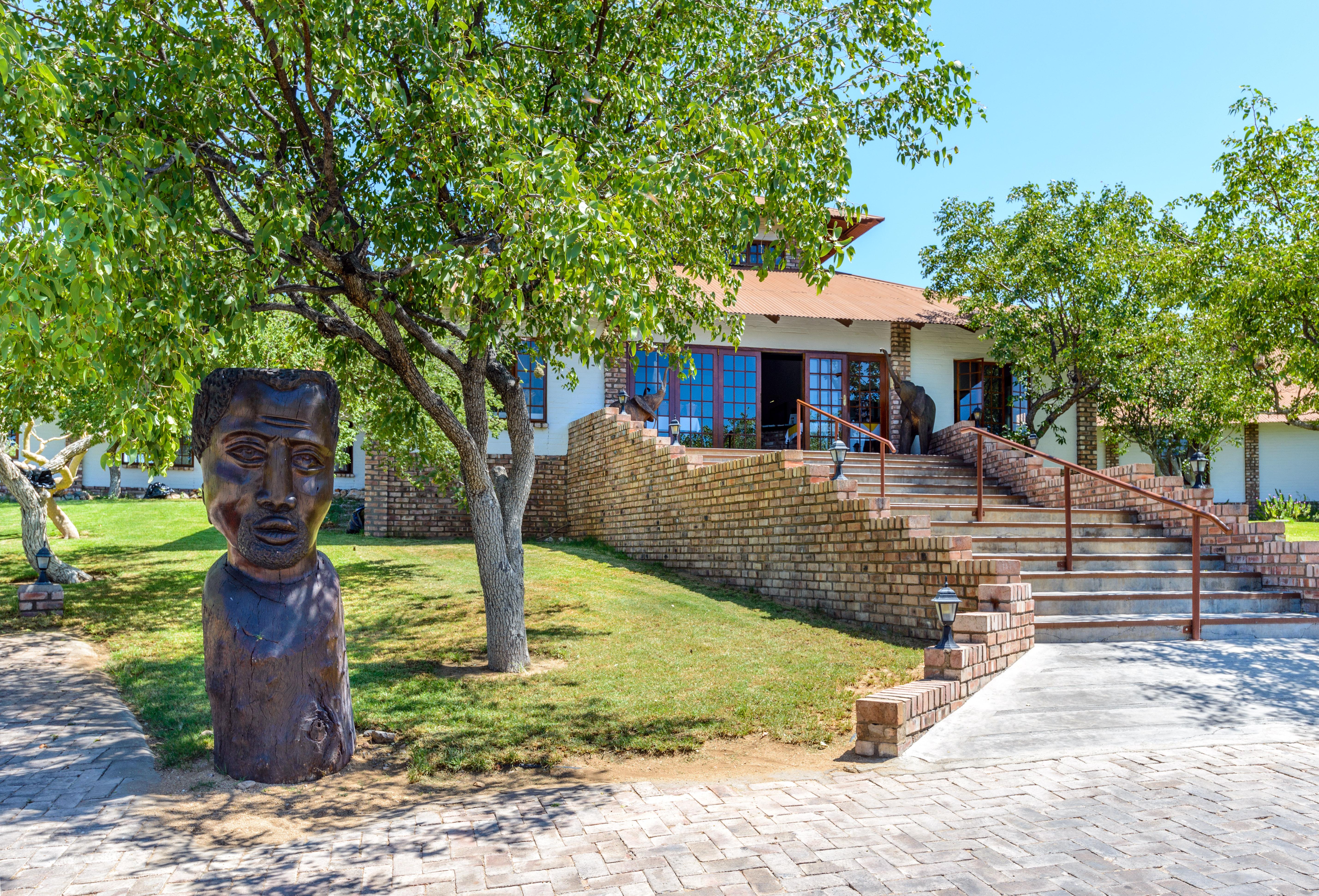 Gondwana Etosha Safari Lodge Okaukuejo Exteriör bild