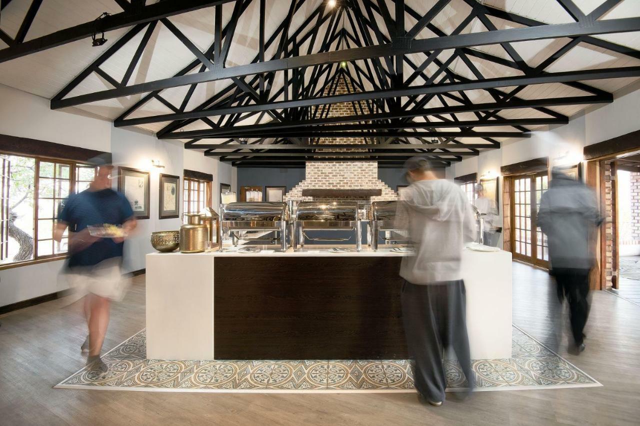 Gondwana Etosha Safari Lodge Okaukuejo Exteriör bild