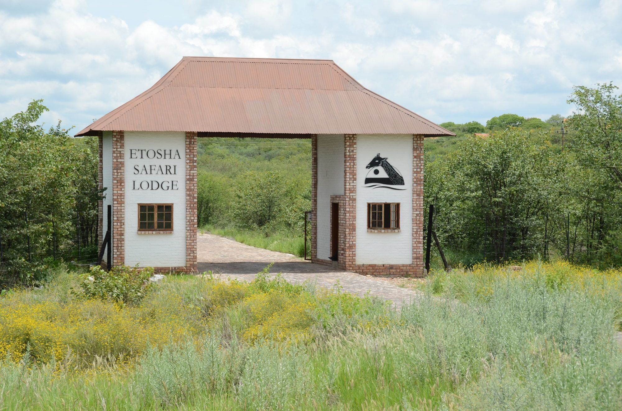 Gondwana Etosha Safari Lodge Okaukuejo Exteriör bild
