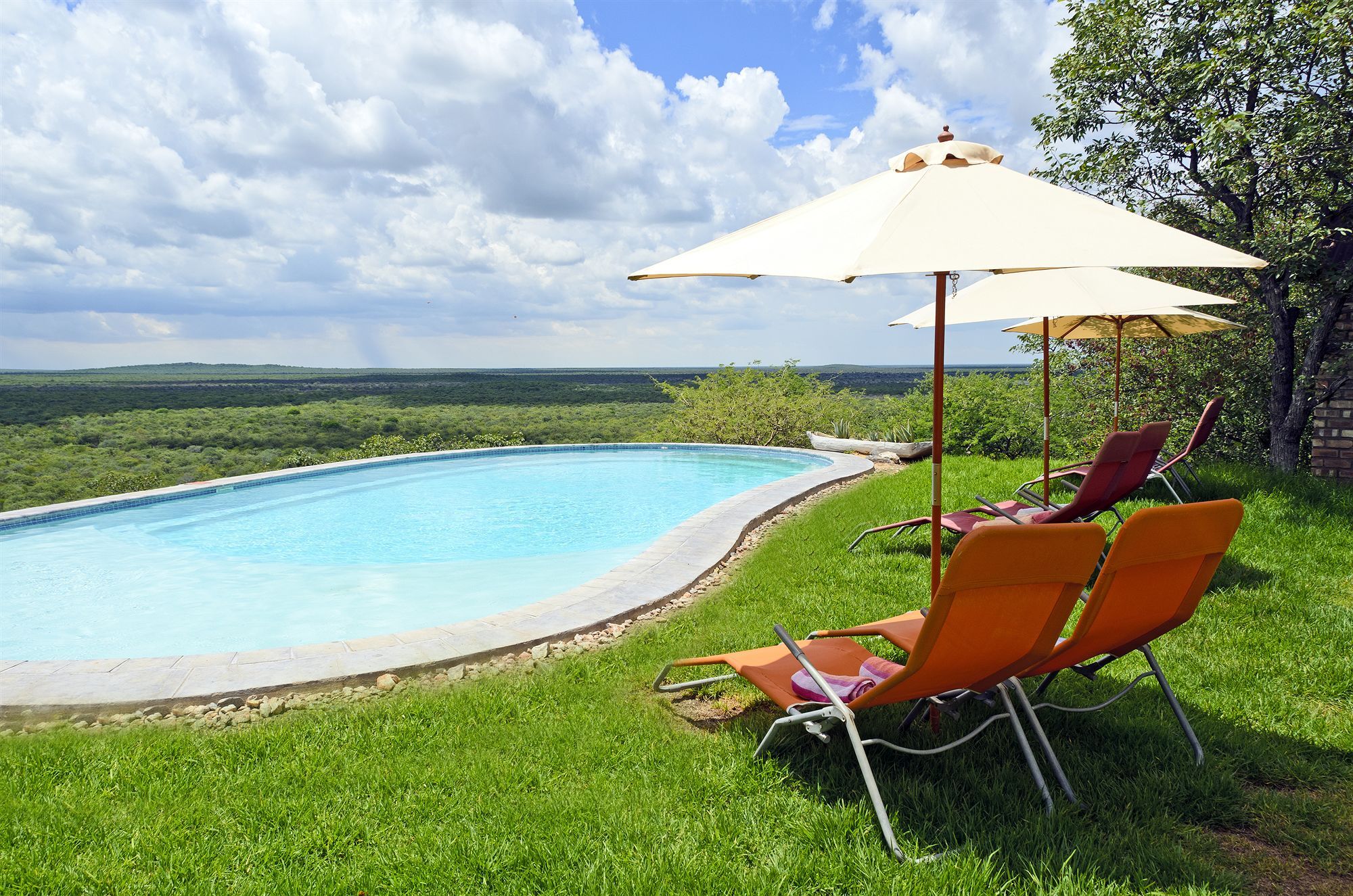 Gondwana Etosha Safari Lodge Okaukuejo Exteriör bild