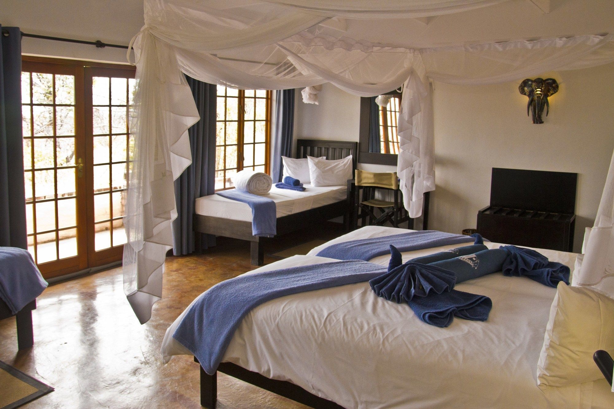 Gondwana Etosha Safari Lodge Okaukuejo Exteriör bild