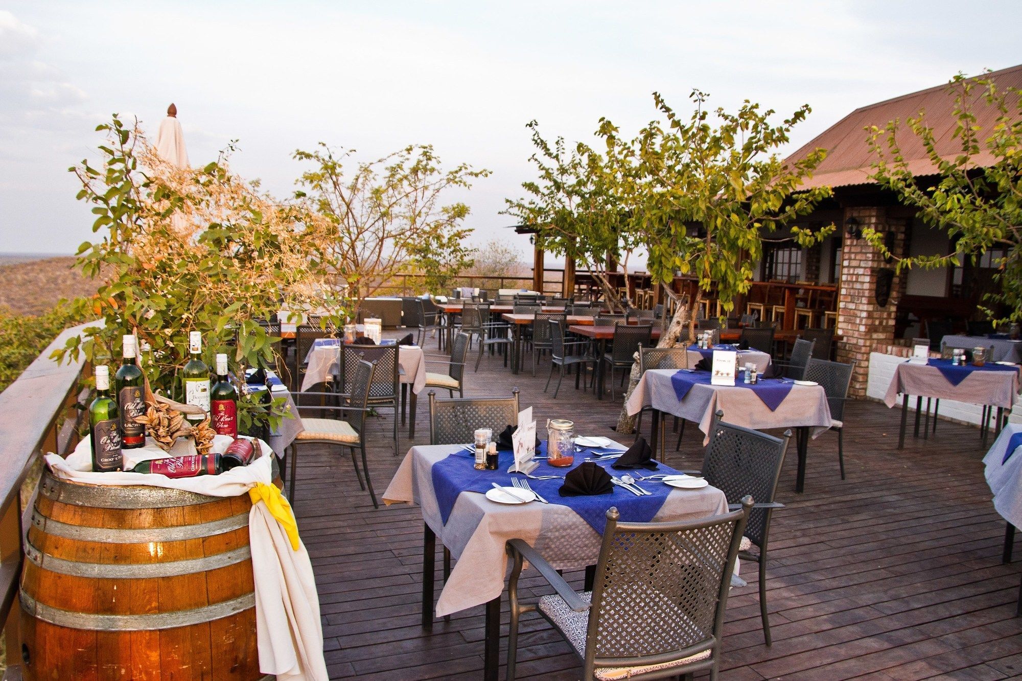 Gondwana Etosha Safari Lodge Okaukuejo Exteriör bild