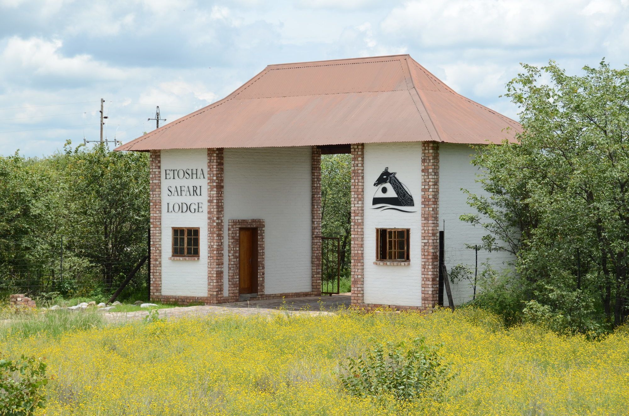 Gondwana Etosha Safari Lodge Okaukuejo Exteriör bild