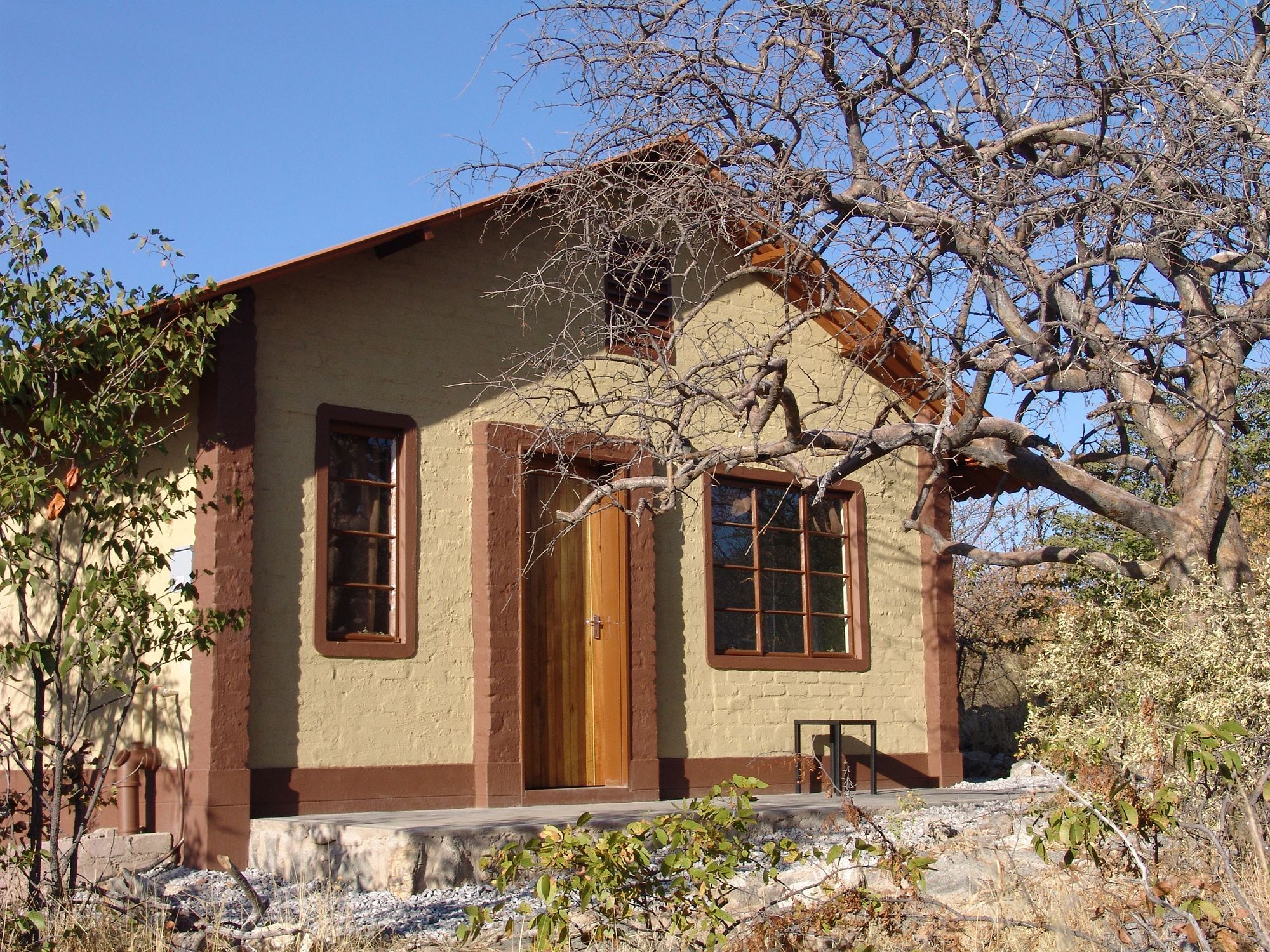 Gondwana Etosha Safari Lodge Okaukuejo Exteriör bild